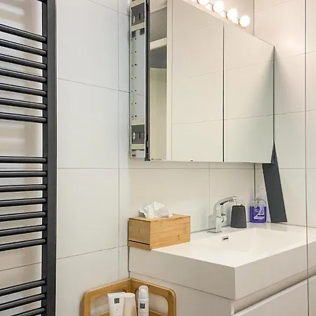 2 Bedroom Awesome In Tonge *