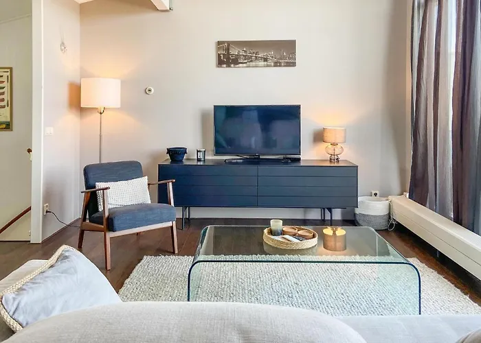 2 Bedroom Awesome In Tonge