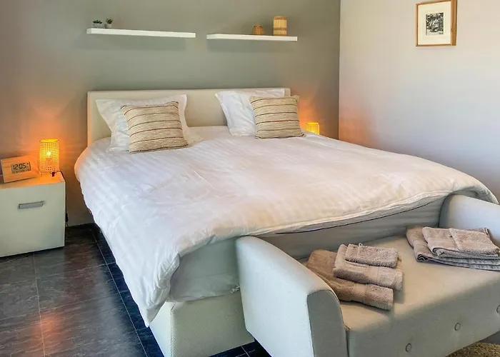 2 Bedroom Awesome In Tonge