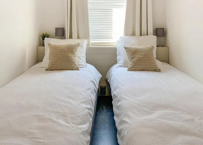 Dom wakacyjny 2 Bedroom Awesome In Tonge