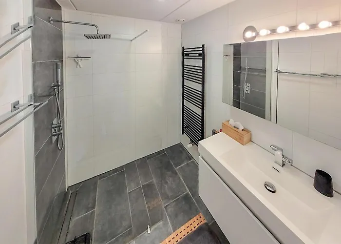 2 Bedroom Awesome In Tonge Oude-Tonge