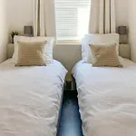 펜션 2 Bedroom Awesome In Tonge