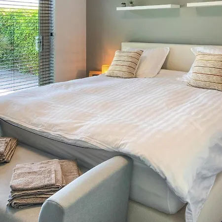 2 Bedroom Awesome In Tonge * Oude-Tonge