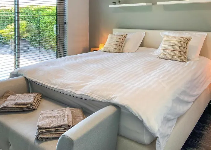 2 Bedroom Awesome In Tonge * Oude-Tonge